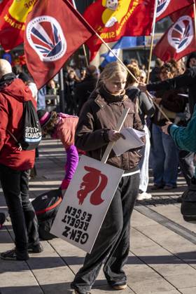 A demonstration organized by the group GenZ in downtown Essen, modeled after youth protests in France and elsewhere, protested against dilapidated schools, conscription, rising prices, social cuts, surveillance, right-wing pressure, and the government; over 3,000 partic