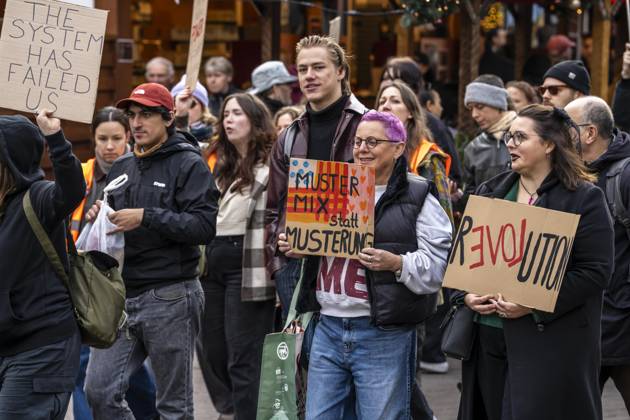 A demonstration organized by the group GenZ in downtown Essen, modeled after youth protests in France and elsewhere, protested against dilapidated schools, conscription, rising prices, social cuts, surveillance, right-wing pressure, and the government; over 3,000 partic