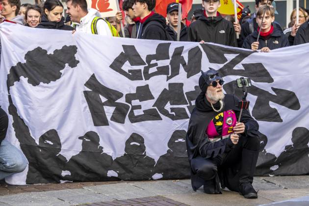 A demonstration organized by the group GenZ in downtown Essen, modeled after youth protests in France and elsewhere, protested against dilapidated schools, conscription, rising prices, cuts to social services, surveillance, right-wing pressure, and the government; over