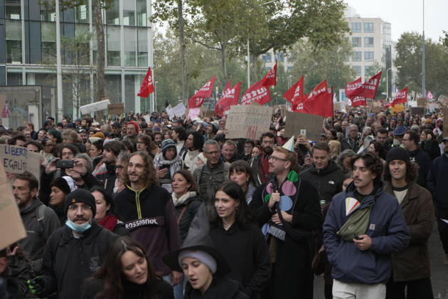 Anti-government demonstration in Lyon on Halloween LYON, FRANCE - OCTOBER 31: Thousands of people march through the streets for the third day of the social movement, in Lyon, France on October 31, 2026. Protesters carrying banners and wearing Halloween costumes, clash with police, who responded with tear gas and charged to clear the square at Avenue Jean-Jaures. More than 1,000 police officers and gendarmes were deployed across the city. Mathieu Prudhomme Anadolu Lyon France. Editorial use only. Please get in touch for any other usage.  Copyright: x2026xAnadoluxMathieuxPrudhommex