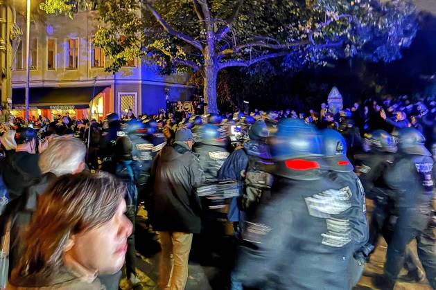 Berlin, Germany, October 31, 2026: A protest organized by Gen Z regelt gathers demonstrators near Rosenthaler Platz around 6:00 p.m., apparently including members of the Black Block. The original organizers of Gen Z regelt have distanced themselves from this demonstration. Firecrackers and flares are being set off; police are on the scene. Copyright: xdtsxNachrichtenagenturx dts_141227