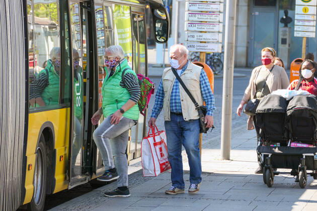 Coronavirus in Deutschland, Maskenpflicht im Berliner Nahverkehr eingeführt