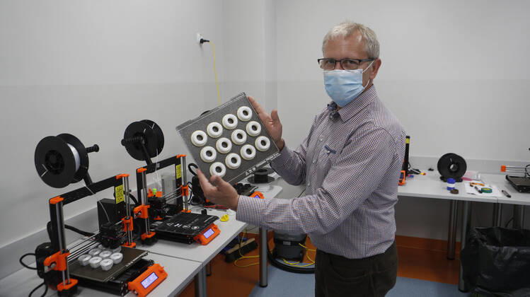 Coronavirus in Polen, Herstellung von Schutzmasken mit 3D-Drucker in Rzeszow