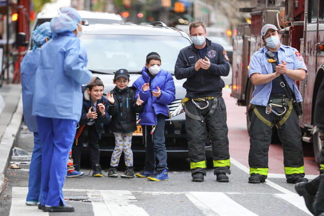 Coronavirus in New York, Zuspruch für Mediziner und Pflegekräfte