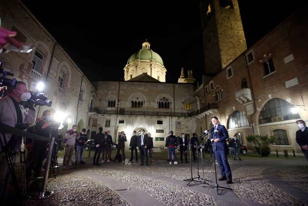 Coronavirus in Italien, Krisentreffen mit Giuseppe Conte in Brescia