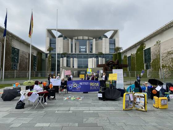 Coronavirus, Reiseagenturen protestieren vor dem Kanzleramt in Berlin