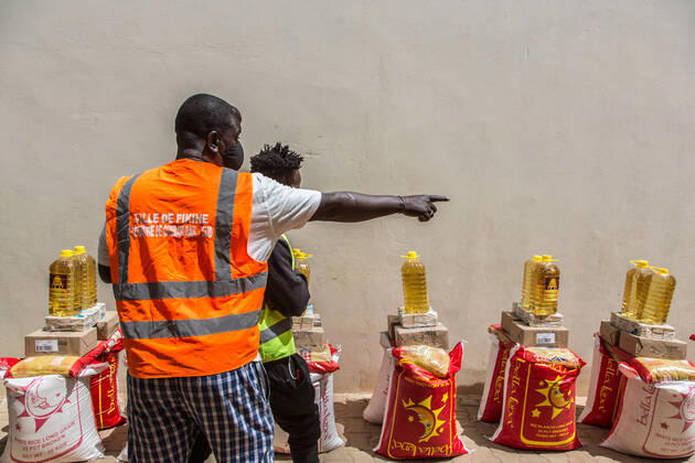 Coronavirus in Senegal, Lebensmittelverteilung in Dakar