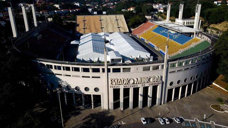 Coronavirus in Brasilien, Temporäres Feldkrankenhaus im Pacaembu-Stadion in Sao Paulo