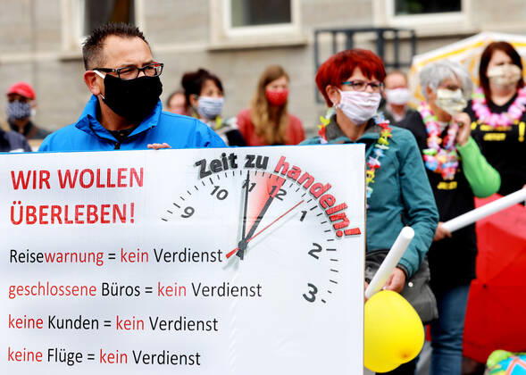 Coronavirus in Sachsen Anhalt, Demo von Reiseunternehmern und Reiseveranstaltern in Halle