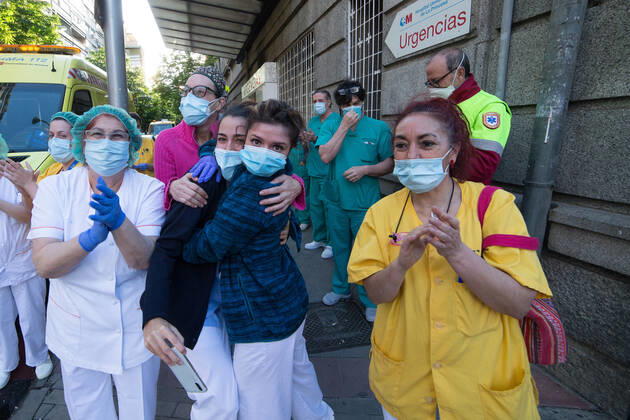 Coronavirus in Spanien, Applaus für Mediziner und Pflegekräfte in Madrid