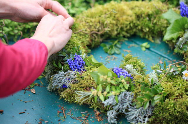 IMAGO Creative, Lifestyle, Blumenkränze binden