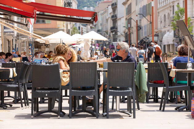 Relaxation in France, impressions of cafes and restaurants in Cannes