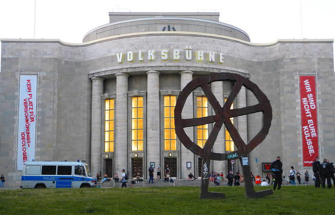 Berlin, protest of conspiracy ideologists in front of the Volksbühne