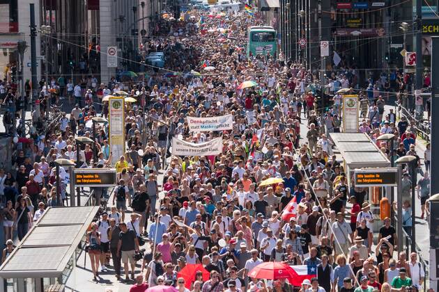 Berlin, demonstration against Corona requirements and the initiative lateral thinking 711