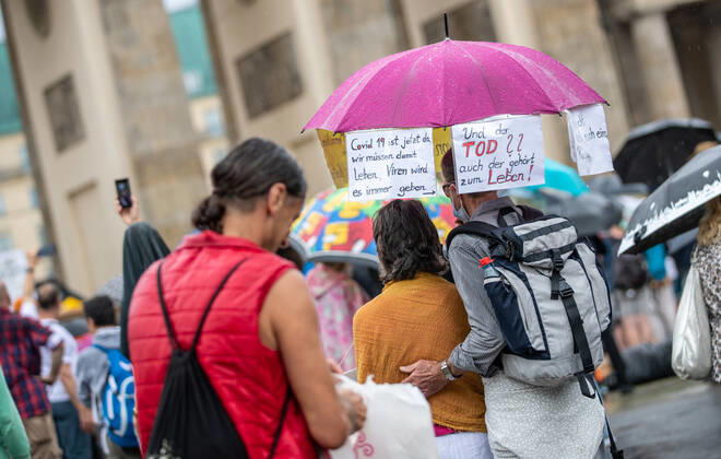 Berlin, Another Transverse Front Demonstration at the Brandenburg Gate