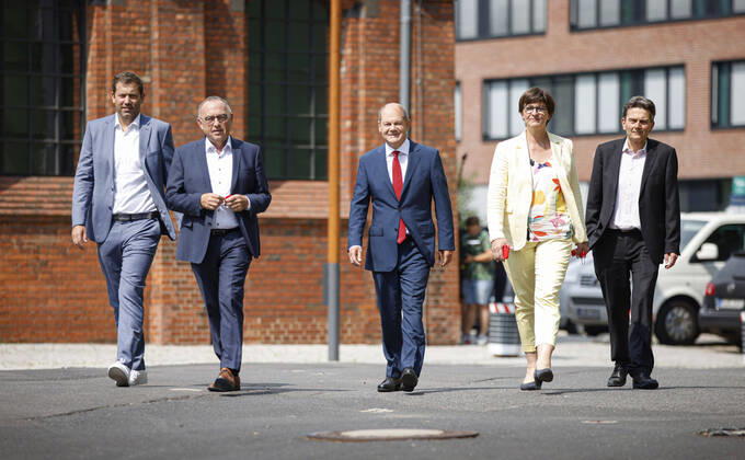 Berlin, SPD leadership on its way to the press conference to present the candidate for chancellor