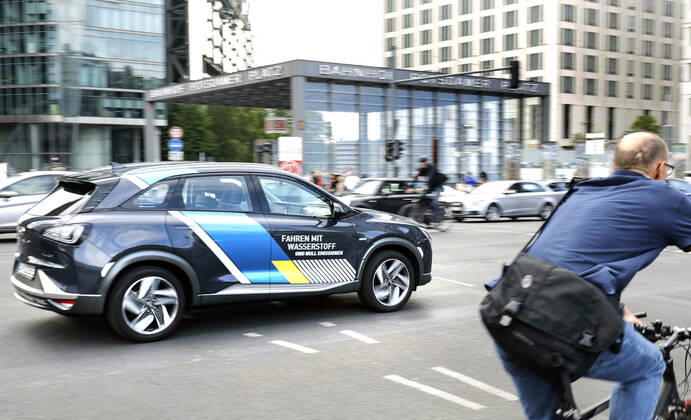 Berlin, fuel cell vehicle in Berlin road traffic