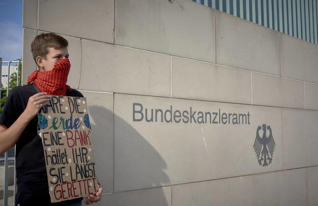Berlin, climate protectors demonstrate in front of the Federal Chancellery