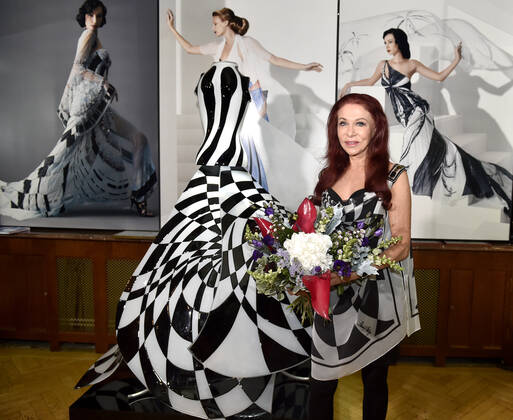Glass dress, fashion designer Blanka Matragi entered the Record Hall of Fame of Museum