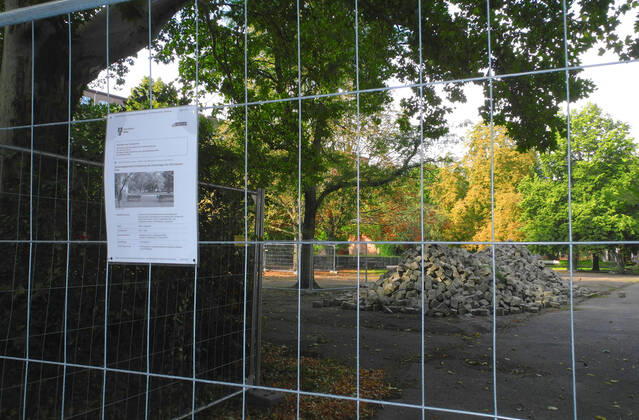 Berlin, renewal of the green area Am Köllnischen Park in accordance with preservation order