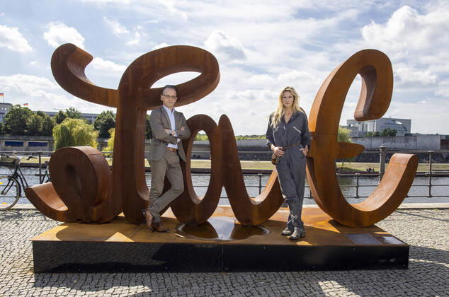 Berlin, Heiko Maas meets performance artist Mia Florentine Weiss in front of her artwork Love - Hate