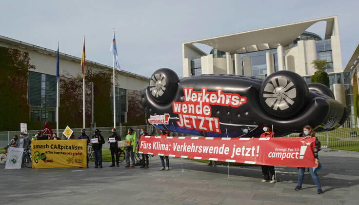 Berlin, Verkehrswende Jetzt - Protest on the fringes of the car summit in the Chancellery