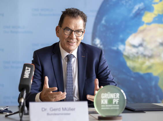 Berlin, Gerd Müller Press conference on the Green Button