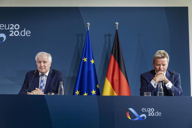 Berlin, press conference by Horst Seehofer and Margaritis Schinas