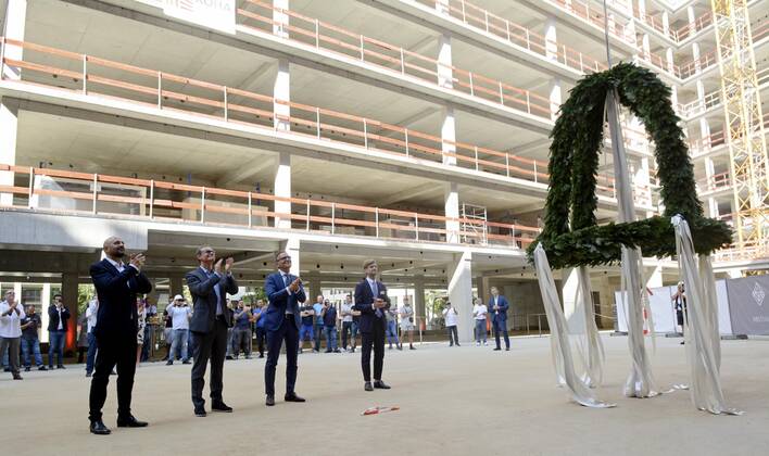 Berlin, topping-out ceremony for the VoltAir office and commercial building in Mitte