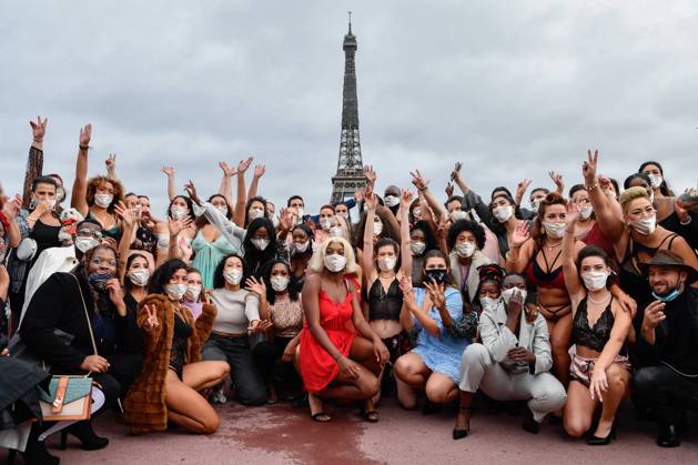 Paris, women in underwear demonstrating against fashion dictates