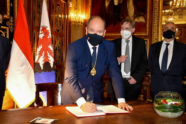 Fürst Albert II. von Monaco erhält Golden Eagle Auszeichnung in Nizza