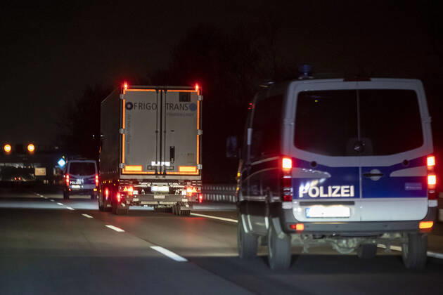 Coronavirus in NRW, Ankunft erster Impfstoff-Dosen in Düsseldorf