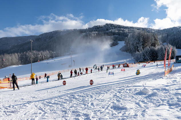 Österreich, Start der Skisaison am Patscherkofel während der Coronavirus Pandemie