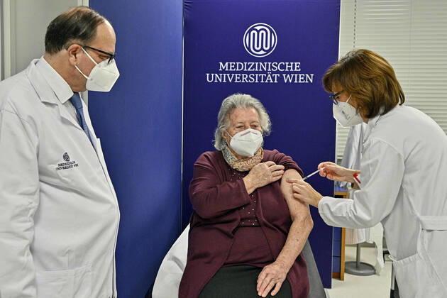 Coronavirus in Österreich, Impfstart in der MedUni Wien