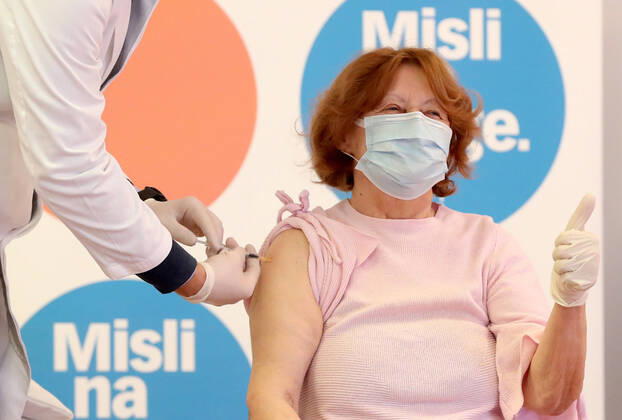 Coronavirus in Kroatien, Erste Impfung erhält Branka Anicic in Zagreb