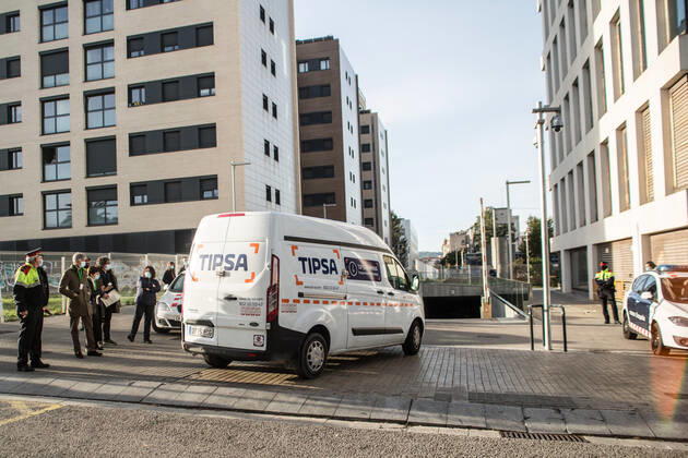 Coronavirus in Spanien, Ankunft von Impf-Dosen bei der BST Blood and Tissue Bank in Barcelona