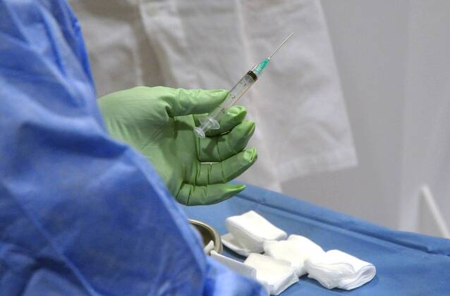Coronavirus in Italien, Erste Impfung im Impfzentrum in Palermo