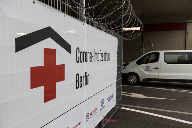 Coronavirus in Berlin, Impfzentrum am Flughafen Tegel