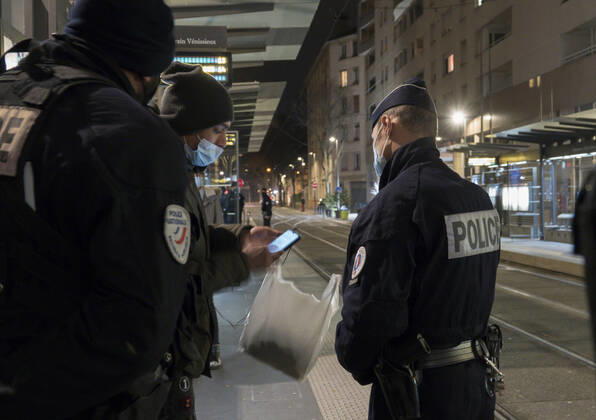 Coronavirus in Frankreich, Polizeikontrollen in Lyon
