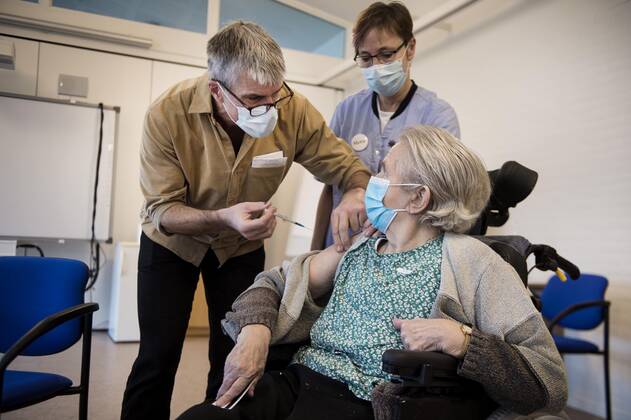 Coronavirus in Dänemark, Senioren werden in Altenheim in Svendborg geimpft