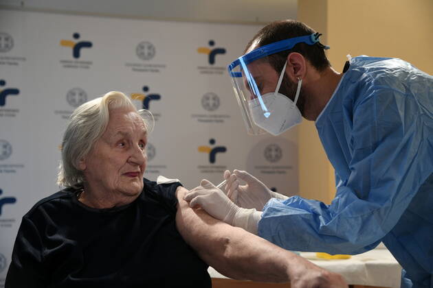 Coronavirus in Griechenland, Impfungen in Pflegeheim in Athen