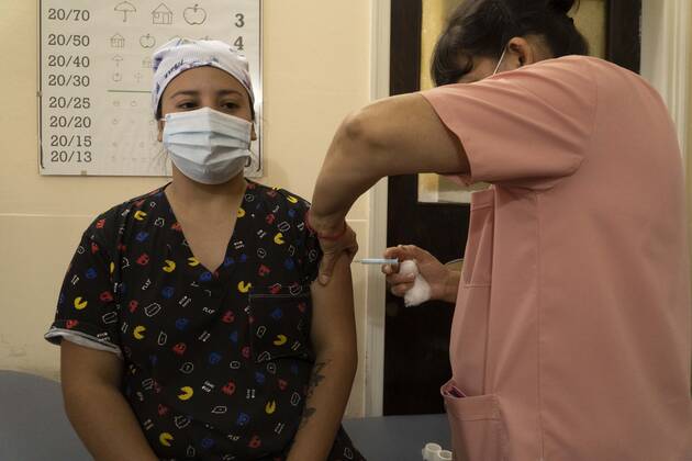 Coronavirus in Argentinien, Impfung von Gesundheitspersonal in Santa Fe mit russischem Impfstoff Sputnik V