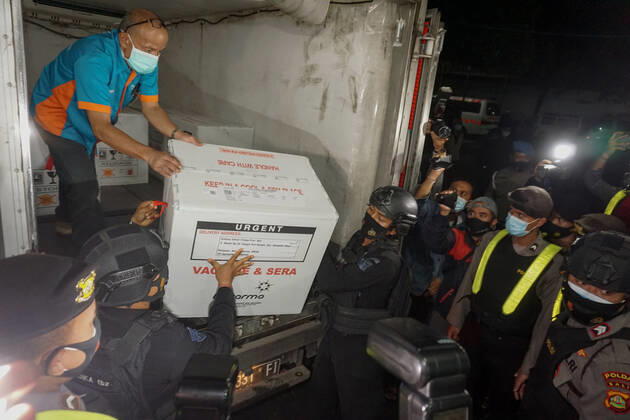Coronavirus in Indonesien, Ankunft von Impf-Dosen in Denpasar auf Bali