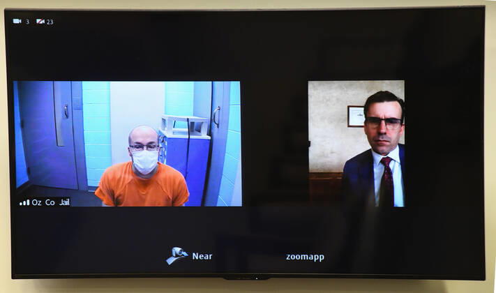Coronavirus in den USA, Apotheker Steven Brandenburg in Port Washington per Videoschalte vor Gericht