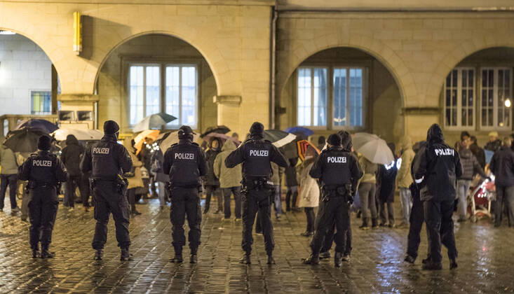 Coronavirus in Mecklenburg-Vorpommern, Polizeieinsatz wegen Protest gegen Maßnahmen in Rostock