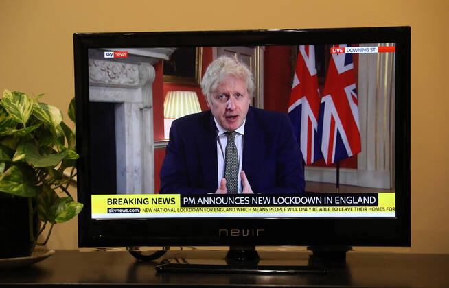 Coronavirus in Großbritannien, Premier Boris Johnson verkündet Lockdown über England via TV