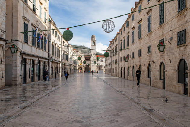Coronavirus in Kroatien, Leere Straßen und leeres Meer in Dubrovnik