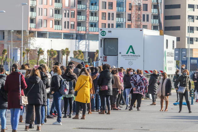 Coronavirus in Spanien, Mobiles Testzentrum vor der Rechtswissenschaftlichen Fakultät von Malaga