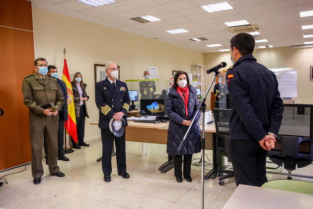 Coronavirus in Spanien, Verteidigungsministerin Margarita Robles in Abteilung für epidemiologische Überprüfung in Madrid