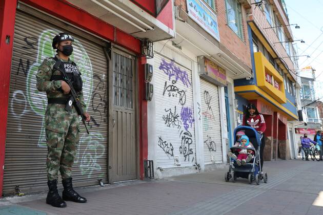 Coronavirus in Kolumbien, Soldaten überwachen partielle Ausgangssperren in Bogota
